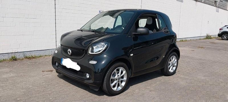 Schwarz Gebraucht 2017 Smart ForTwo Coupé Kleinwagen | 6.799 € (Guter Preis) - Bild 1/4