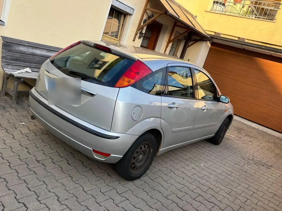 Gebraucht Ford Focus Ghia 116 PS (85 kW) 2002 Silber Kombi