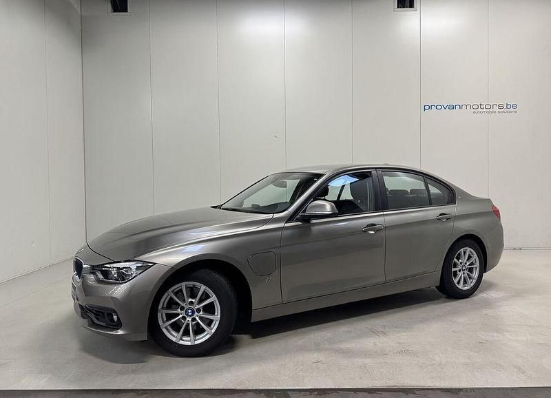 Gebraucht BMW 330e iPerformance 184 PS (135 kW) 2017 Grau Limousine