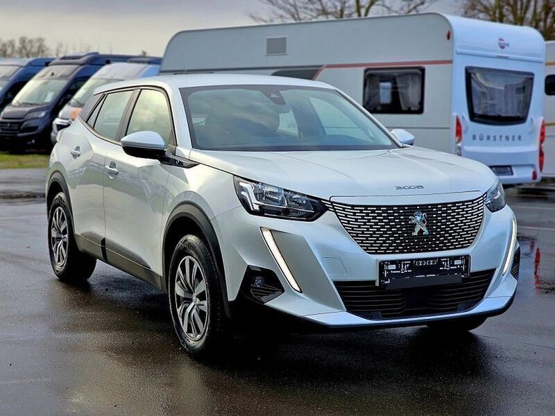 Weiss Gebraucht 2021 Peugeot e-2008 Active SUV | 16.449 € (Fairer Preis) - Bild 1/4