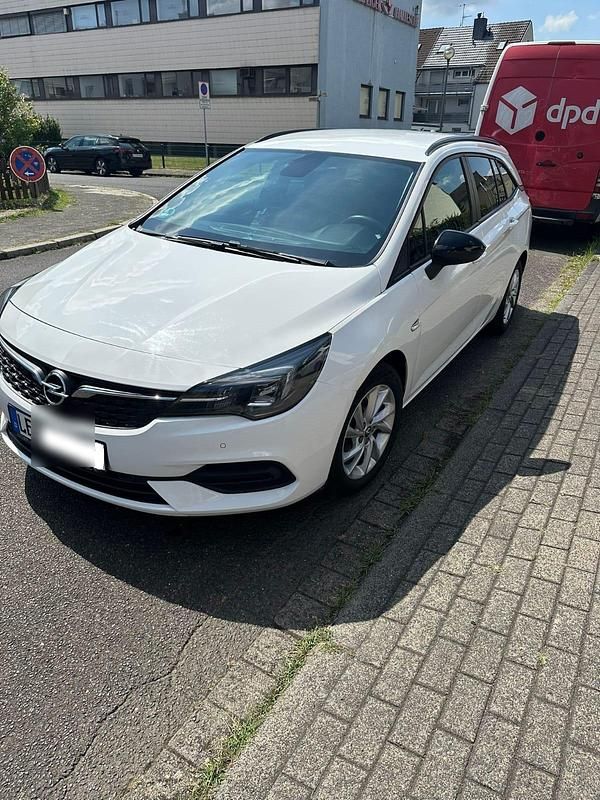 Weiß Gebraucht 2021 Opel Astra Kombi | 8.500 € (Superpreis) - Bild 1/4