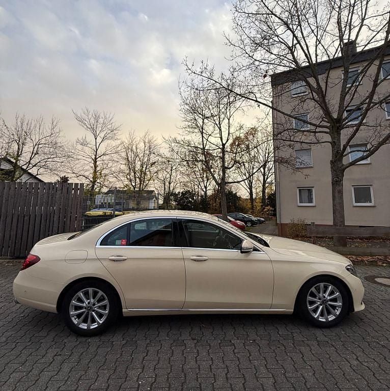 Gebraucht Mercedes E200 Avantgarde 160 PS (117 kW) 2019 Beige Limousine