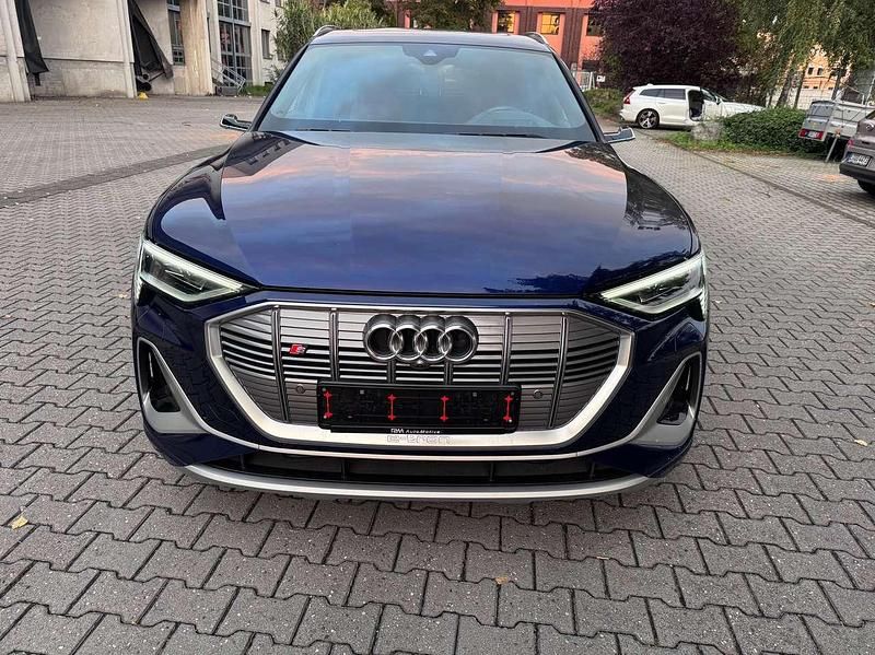 Gebraucht Audi e-tron Premium 369 kW (503 PS) 2020 Blau SUV