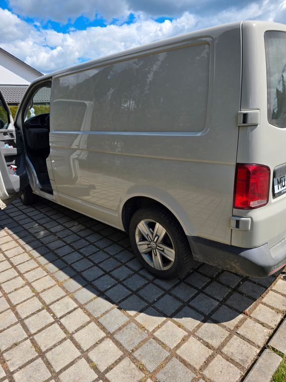 Weiß Gebraucht 2021 VW T6.1 Van | 17.599 € (Superpreis) - Bild 1/4