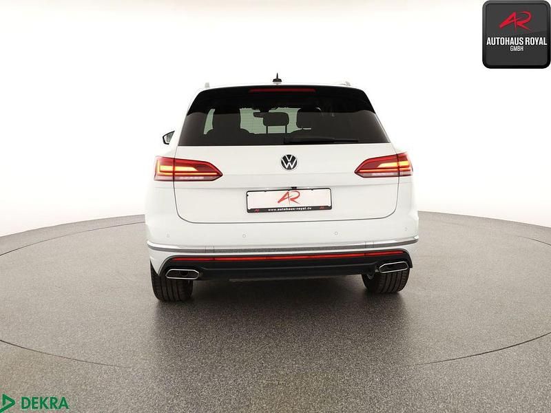 Gebraucht VW Touareg Elegance 231 PS (169 kW) 2022 Pure white SUV