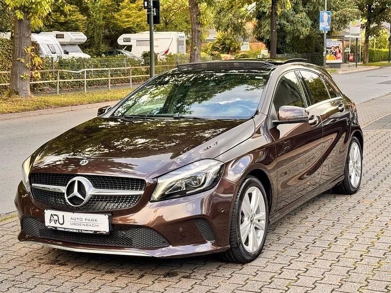 Braun Gebraucht 2017 Mercedes 200 Limousine | 16.480 € (Guter Preis) - Bild 1/4