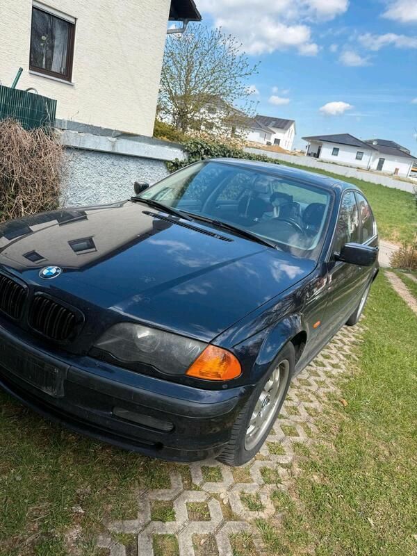 Blau Gebraucht 2001 BMW 320 Limousine | 1.100 € (Superpreis) - Bild 1/4