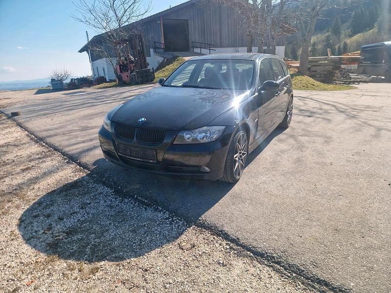 Gebraucht BMW 325 218 PS (160 kW) 2007 Schwarz Kombi