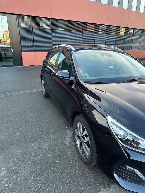 Gebraucht Hyundai i30 YES! 120 PS (88 kW) 2019 Schwarz Kombi