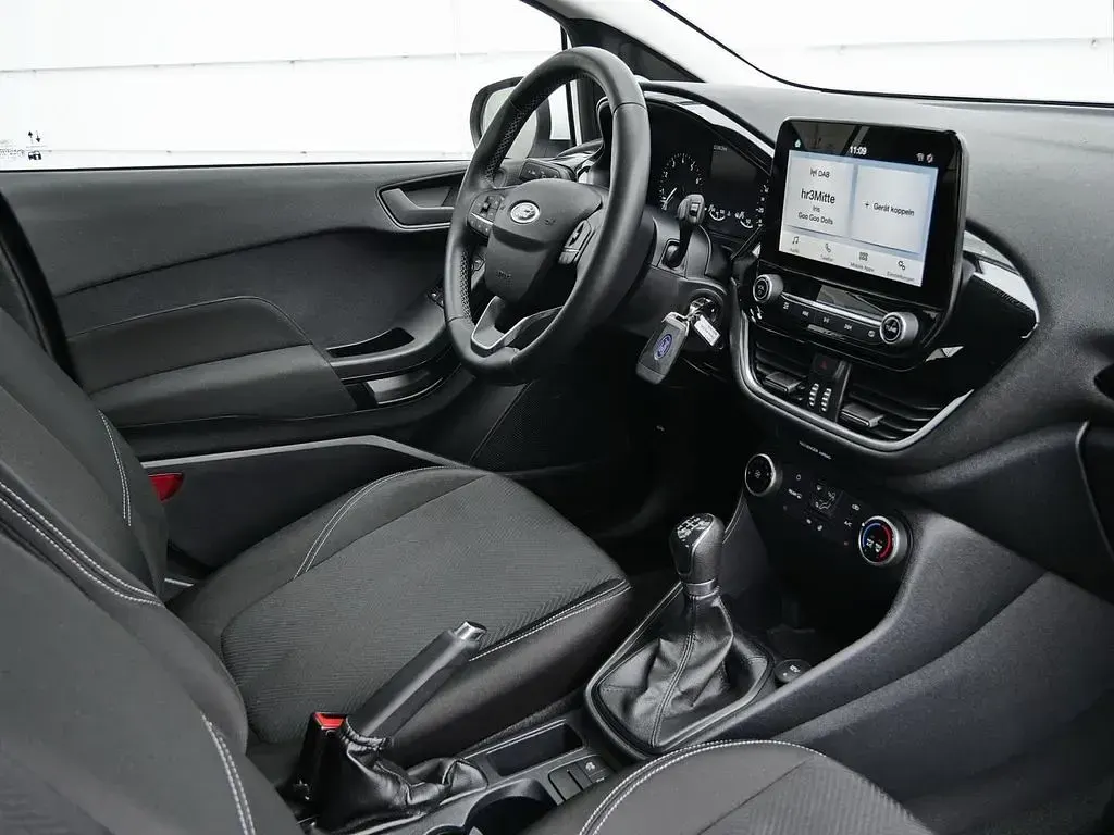 Gebraucht Ford Fiesta Cool & Connect 75 PS (55 kW) 2022 Weiß Kleinwagen
