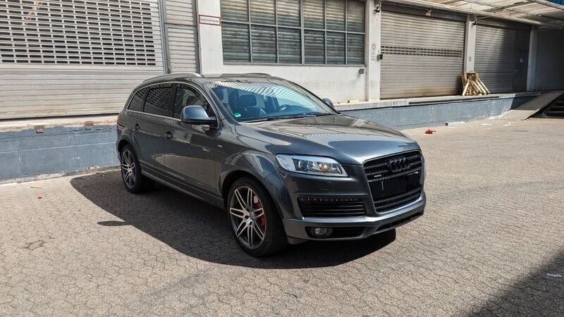 Grau Gebraucht 2007 Audi Q7 Ambiente SUV | 10.990 € (Fairer Preis) - Bild 1/4
