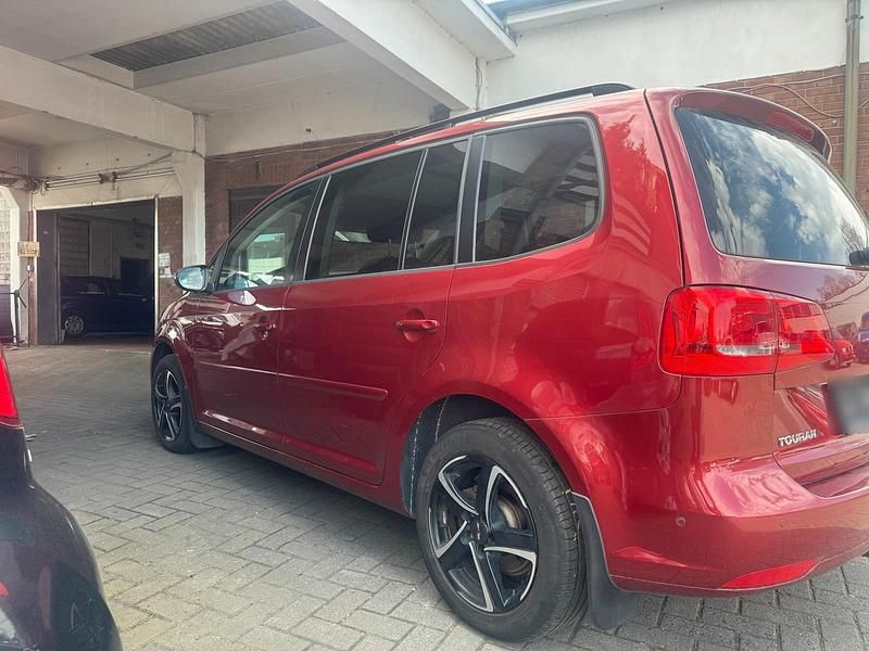 Gebraucht VW Touran 140 PS (102 kW) 2013 Rot Van / Kleinbus