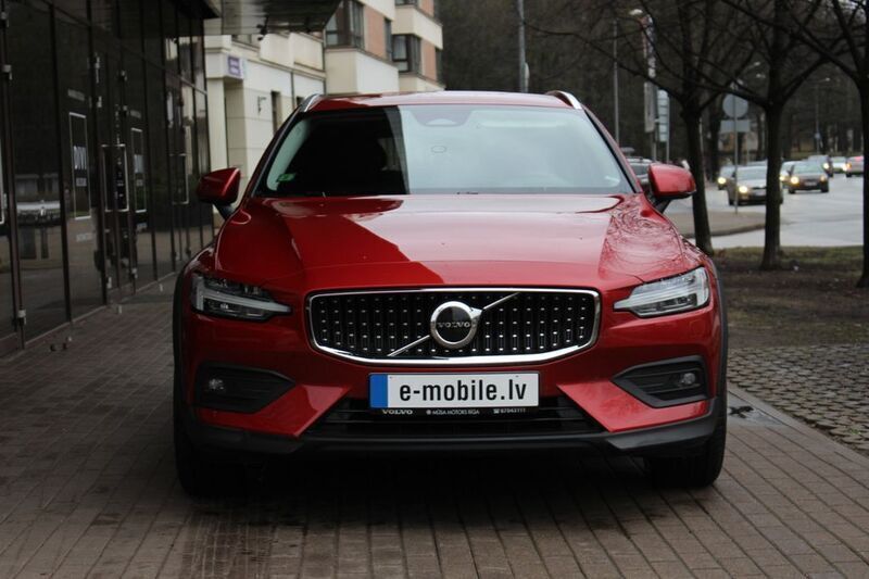Gebraucht Volvo V60 CC 250 PS (183 kW) 2022 Rot Kombi