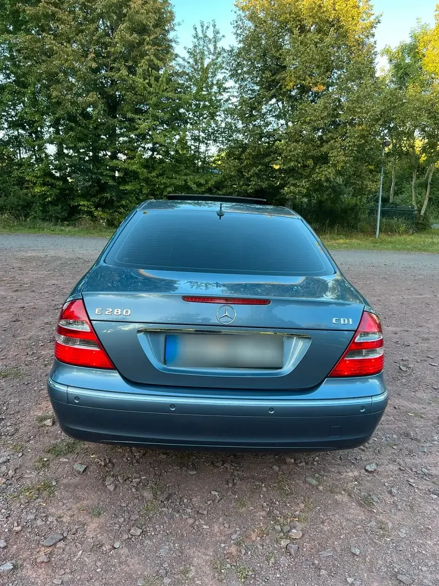 Gebraucht Mercedes E280 190 PS (139 kW) 2006 Blau Limousine
