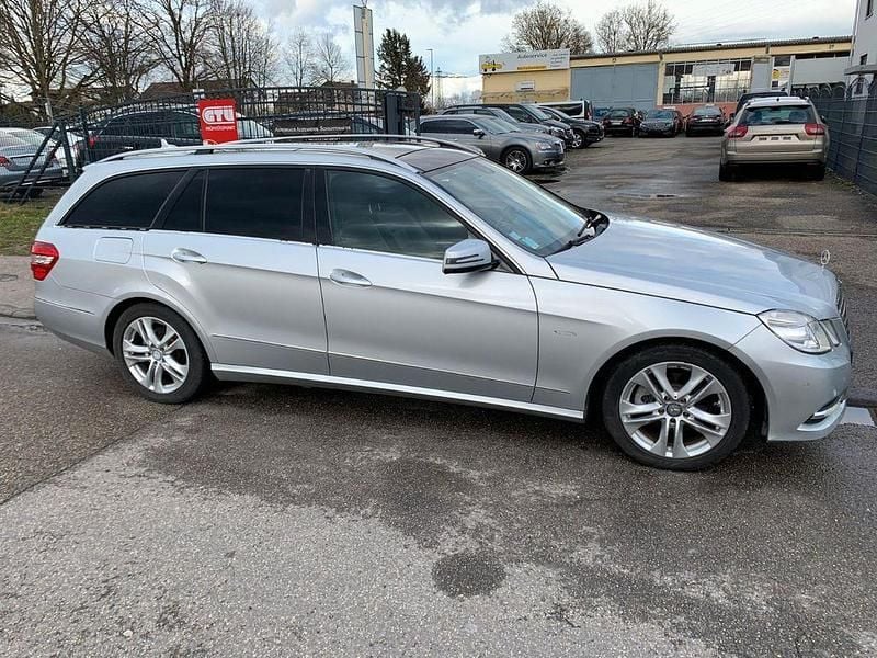 Second-hand Mercedes E220 Avantgarde 170 CP (125 kW) 2012 Argintiu Berlinǎ