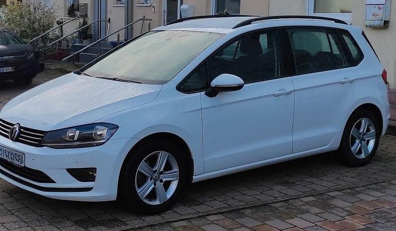 Weiß Gebraucht 2014 VW Golf Sportsvan Comfortline Van / Kleinbus | 9.900 € (Fairer Preis) - Bild 1/4