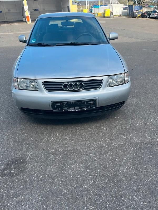 Second-hand Audi A3 102 CP (75 kW) 2000 Argintiu Hatchback