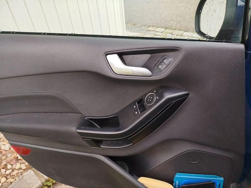 Gebraucht Ford Fiesta Trend 101 PS (74 kW) 2018 Blau Kleinwagen