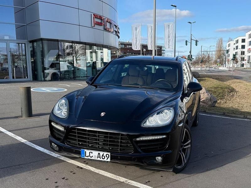 Gebraucht Porsche Cayenne Turbo 500 PS (367 kW) 2012 Schwarz SUV