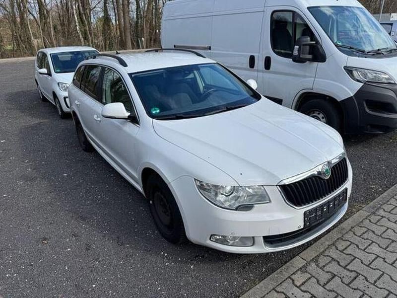 Gebraucht Skoda Superb Ambition 140 PS (102 kW) 2012 Weiß Kombi