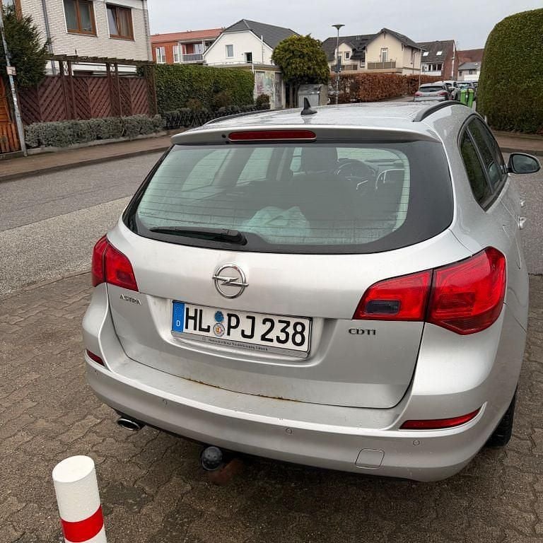 Gebraucht Opel Astra Edition 165 PS (121 kW) 2012 Silber Kombi