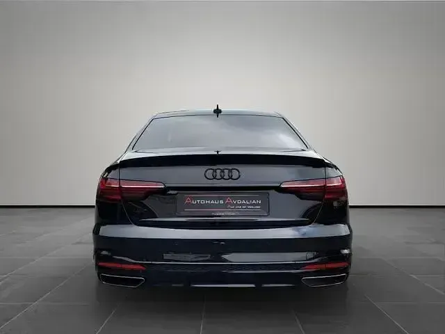 Używany Audi A4 Competition 204 KM (150 kW) 2023 Czarny Sedan/Limuzyna