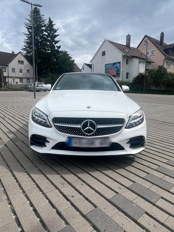 Weiß Gebraucht 2020 Mercedes C200 AMG line Limousine | 24.999 € (Fairer Preis) - Bild 1/4