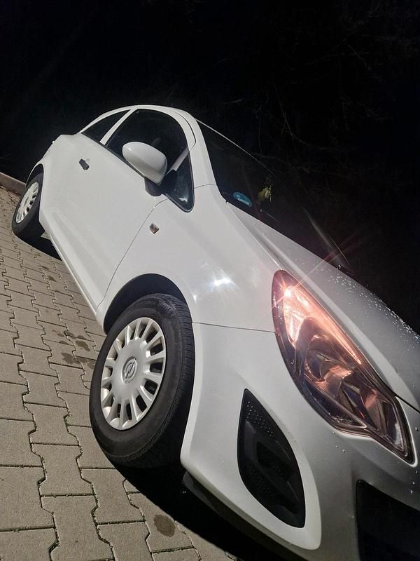 Gebraucht Opel Corsa 90 PS (66 kW) 2013 Weiß Kleinwagen