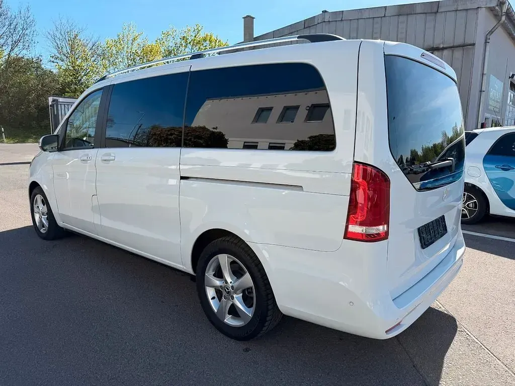 Gebraucht Mercedes V220 Edition 163 PS (119 kW) 2023 Weiß Van / Kleinbus