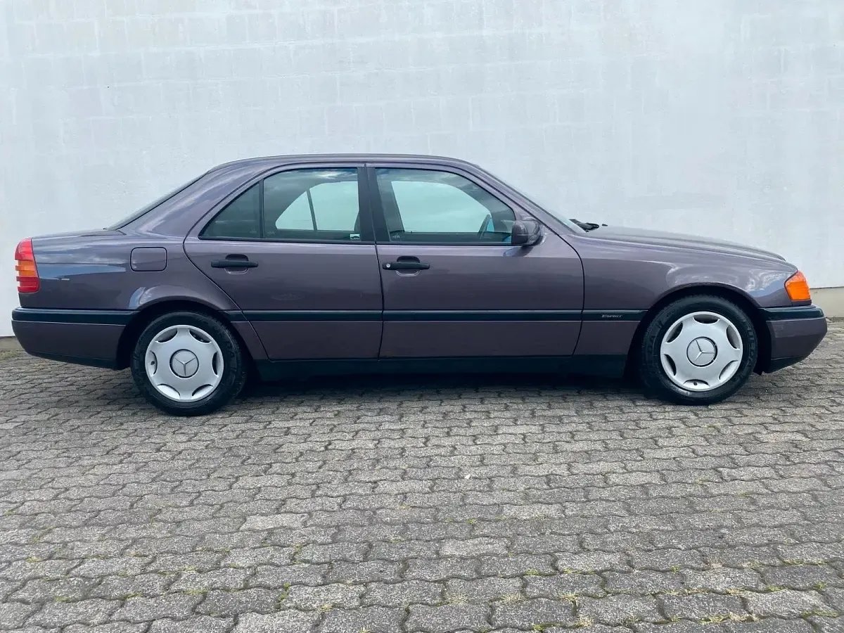Gebraucht Mercedes C180 Classic 122 PS (89 kW) 1994 Braun Limousine