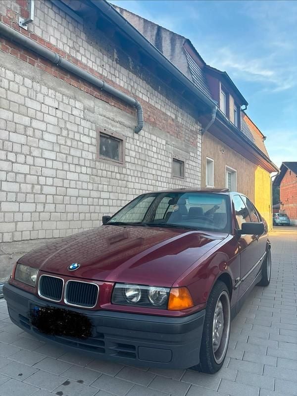 Rot Gebraucht 1995 BMW 316 Limousine | 2.500 € - Bild 1/4
