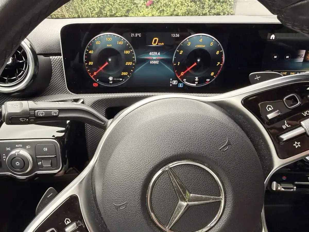 Gebraucht Mercedes A180 136 PS (100 kW) 2019 Schwarz Kleinwagen