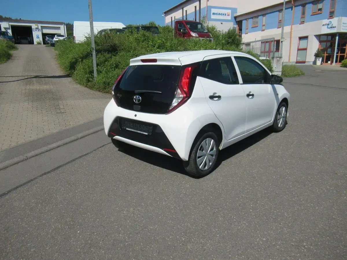 Gebraucht Toyota Aygo 72 PS (52 kW) 2022 Weiß Kleinwagen