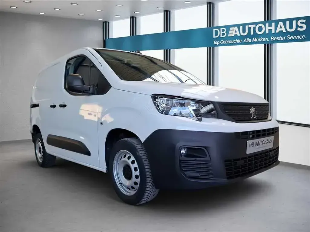 Gebraucht Peugeot Partner Premium 131 PS (96 kW) 2022 Weiß Van / Kleinbus