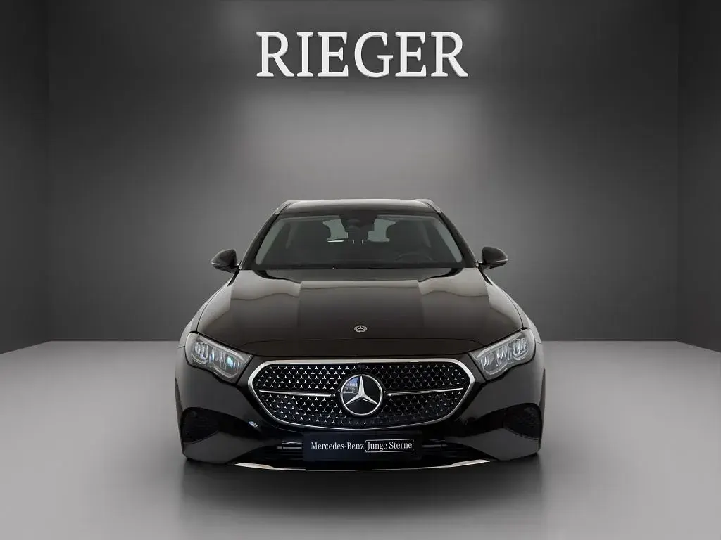 Gebraucht Mercedes E220 Avantgarde 197 PS (144 kW) 2025 Schwarz Limousine