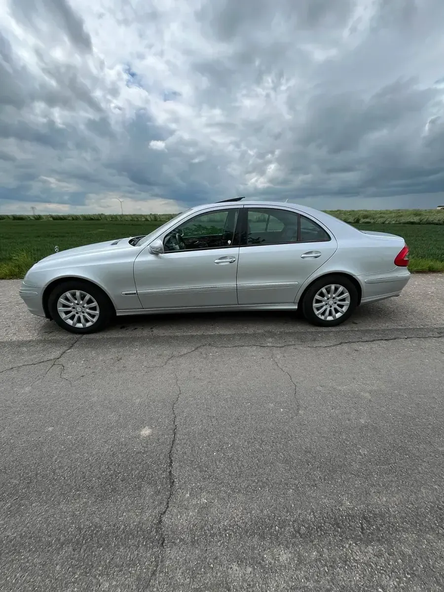 Gebraucht Mercedes E280 190 PS (139 kW) 2009 Silber Limousine