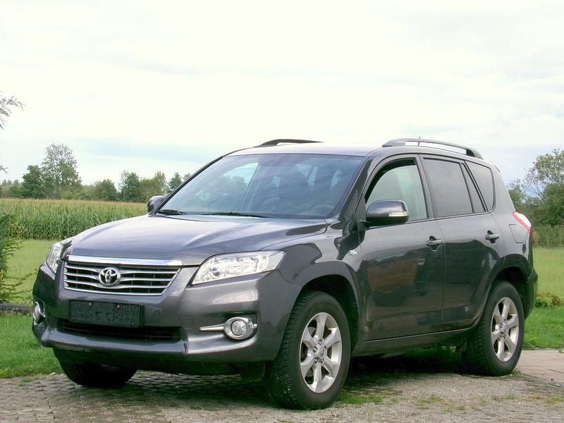 Grau Gebraucht 2010 Toyota RAV4 SUV | 7.380 € (Superpreis) - Bild 1/4
