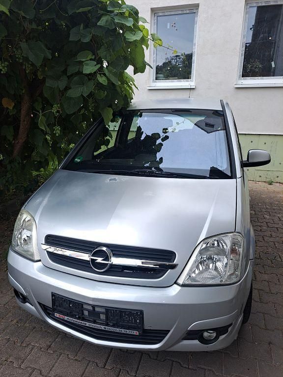 Silber Gebraucht 2004 Opel Meriva Essentia Van / Kleinbus | 600 € (Superpreis) - Bild 1/4