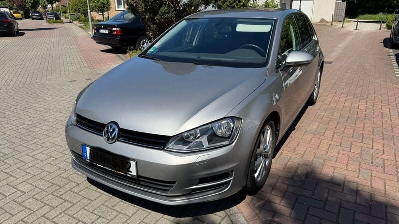 Silber Gebraucht 2014 VW Golf VII Comfortline Limousine | 10.900 € (Fairer Preis) - Bild 1/4