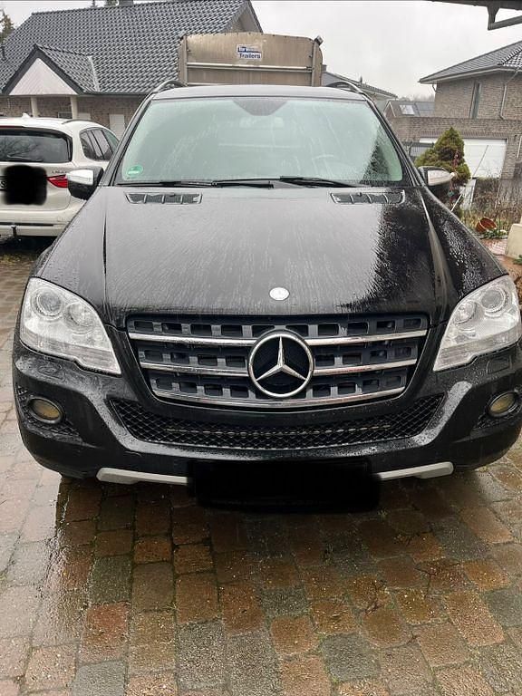 Gebraucht Mercedes ML350 231 PS (169 kW) 2010 Schwarz SUV