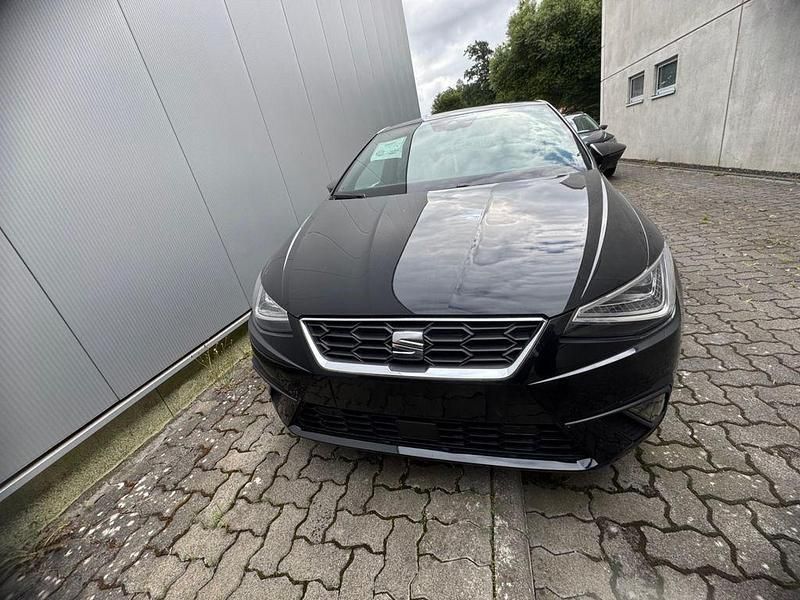 Schwarz Neu 2025 Seat Ibiza Black Edition Limousine | 29.590 € (Teuer) - Bild 1/2