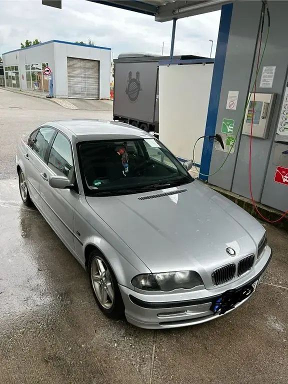 Gebraucht BMW 320 150 PS (110 kW) 1998 Silber Limousine