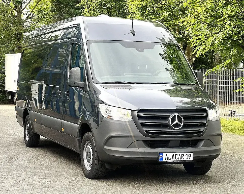 Gebraucht Mercedes Sprinter 150 PS (110 kW) 2021 Grau Van