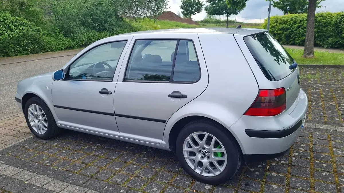 Gebraucht VW Golf IV 105 PS (77 kW) 2001 Silber Limousine