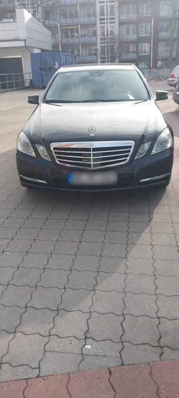 Schwarz Gebraucht 2012 Mercedes E220 Limousine | 7.500 € (Guter Preis) - Bild 1/4