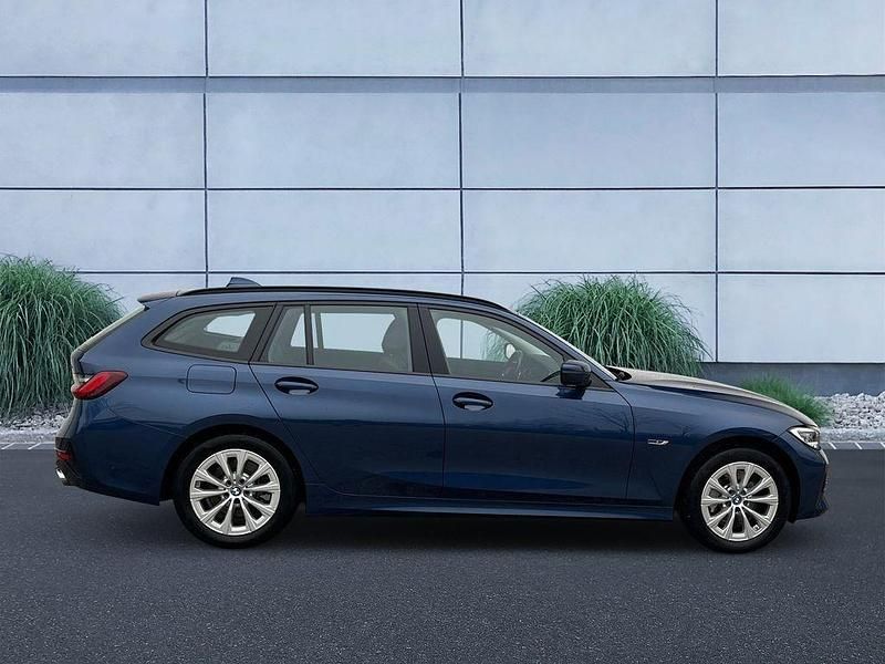 Gebraucht BMW 330e Advantage 292 PS (214 kW) 2022 Phytonicblau Kombi