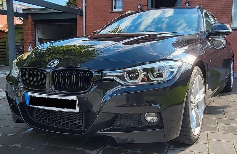 Schwarz Gebraucht 2015 BMW 320 M Sport Kombi | 12.399 € (Fairer Preis) - Bild 1/4