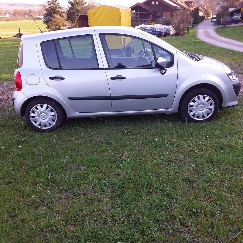 Gebraucht Renault Modus 75 PS (55 kW) 2009 Silber Van / Kleinbus