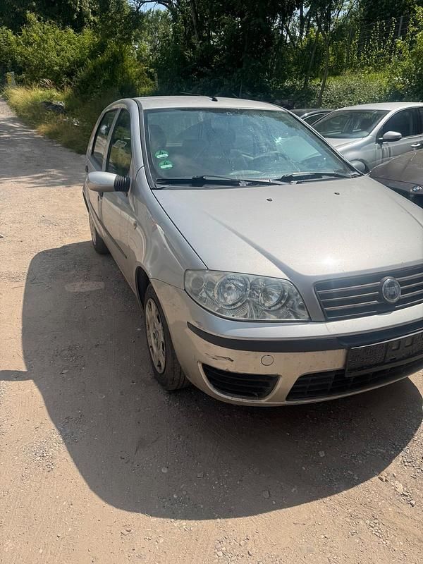 Grau Gebraucht 2004 Fiat Punto Kleinwagen | 500 € (Guter Preis) - Bild 1/4