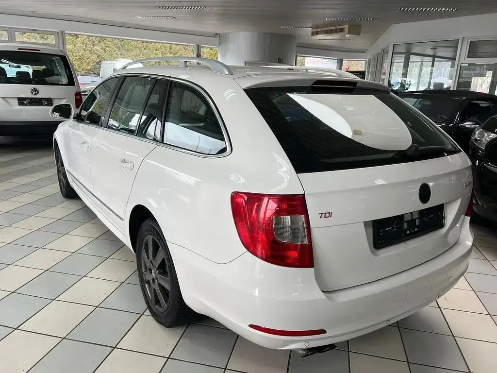 Gebraucht Skoda Superb Elegance 170 PS (125 kW) 2013 Weiß Kombi